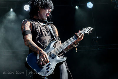Nikki Misery, guitar, New Years Day