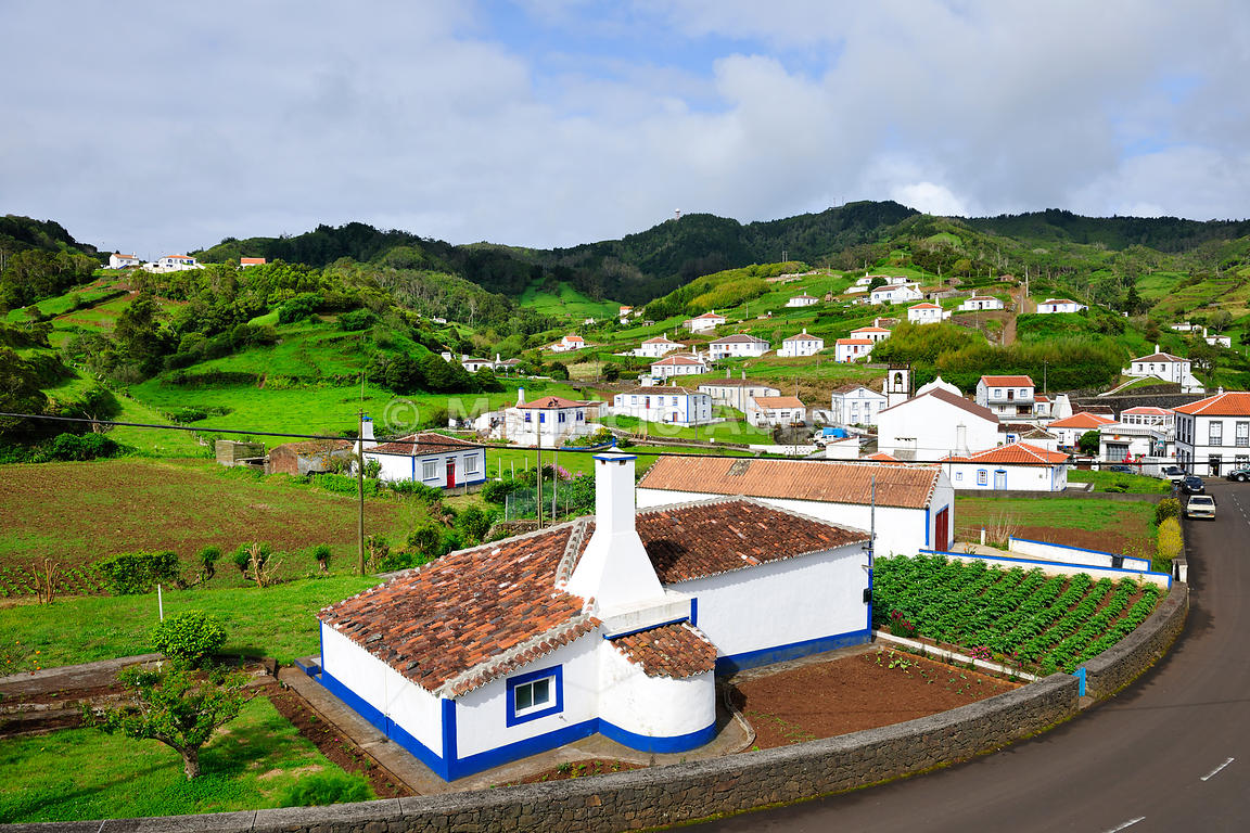 Images of Portugal Traditional houses of Santa Bárbara. Santa Maria
