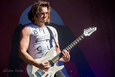 Mark Vollelunga, guitar, Nothing More