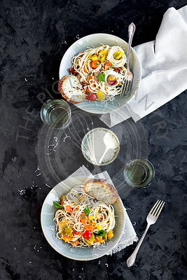 Tomato Olive Oil Wine Sauce over Spaghetti