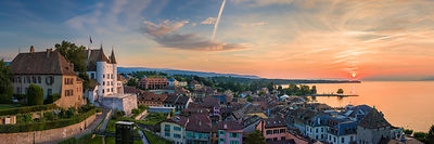 Lever de Soleil vers le Château de Nyon