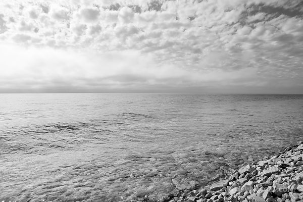 LAKE MICHIGAN ROCKY BEACH WASHINGTON ISLAND DOOR COUNTY WISCONSIN BLACK AND WHITE