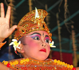 Bali child dancer