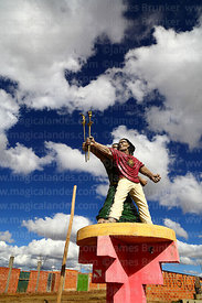 Statue of indigenous leaders Túpac Katari and Bartolina Sisa, La Apacheta, El Alto, Bolivia