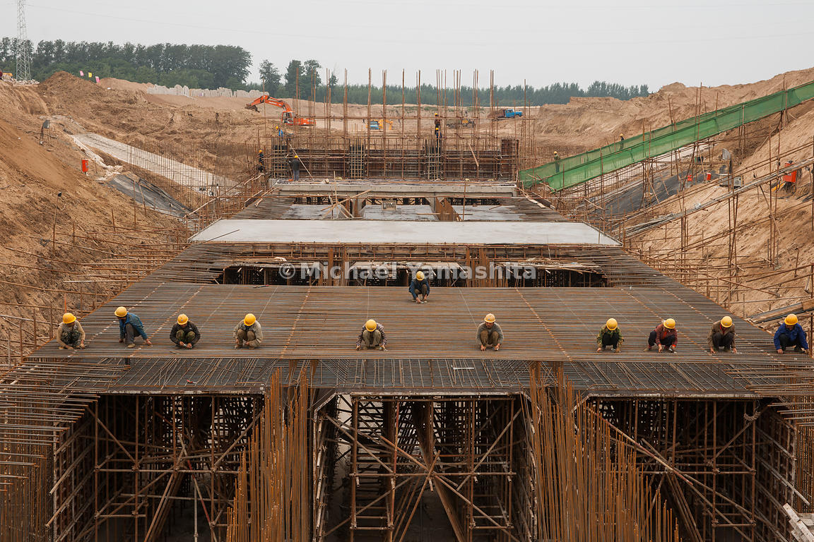 Dezhou pics of South North Water Diversion Project. This section started in June will be finished end of October. Will bring water from the Yellow River to Tianjin by 2012