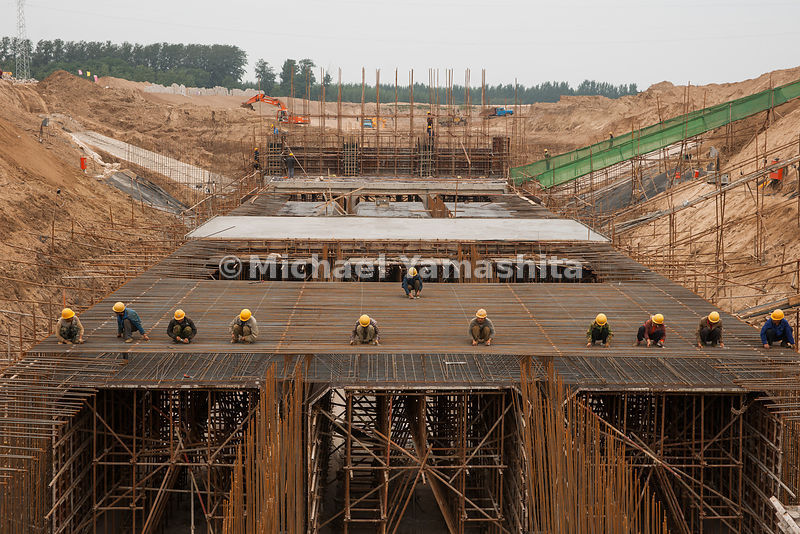 Dezhou pics of South North Water Diversion Project. This section started in June will be finished end of October. Will bring water from the Yellow River to Tianjin by 2012