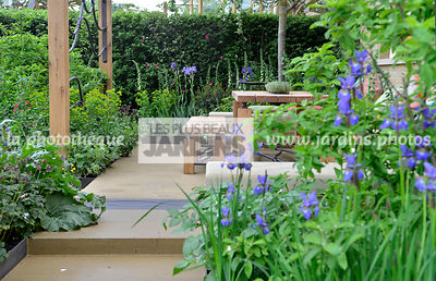 Petit jardin, urbain, Style champêtre contemporain, Terrasse dallée. Paysagiste : Adam Frost, CFS, Angleterre