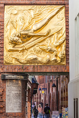 Fassadenrelief Der Lichtbringer, Böttcherstraße, Bremen