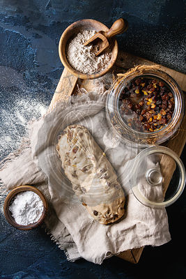 Wholegrain dough for stollen