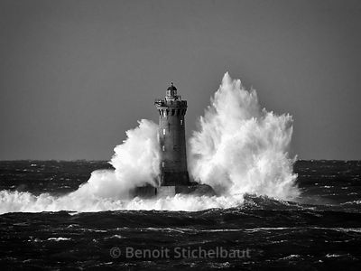 France, Finistère (29), Mer d'Iroise, Porspoder, phare du Four, tempête sur la côte le 14 décembre 2011