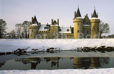 CHATEAU DE SULLY-SUR-LOIRE, LOIRET, FRANCE//CASTLE OF SULLY-SUR-LOIRE, LOIRET, FRANCE