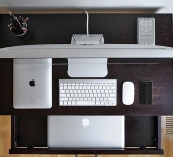 Apple mac ipad iphone on desk