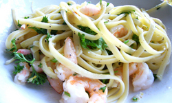 Snabb pasta med räkor och citron