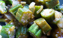 Snabb okra (Jhatpat Bhindi)