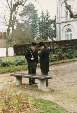 Manhattan / Ohain / Brooklyn (exterior- vertical)