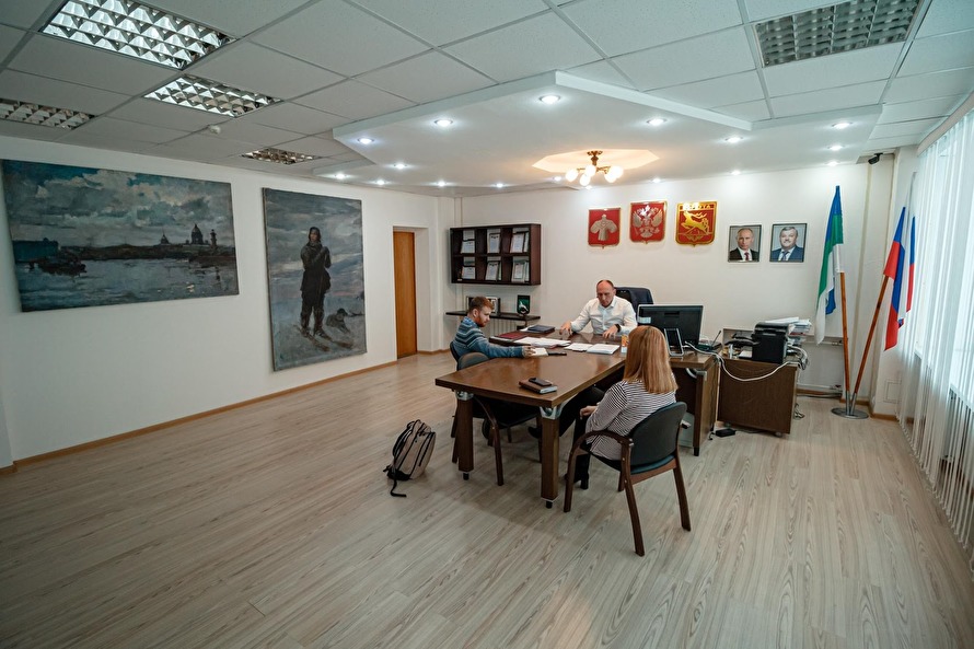 В кабинете главы администрации Воркуты висят картины из музейного фонда. Самому музею, несмотря на огромное количество пустующих помещений, здание так и не нашли.