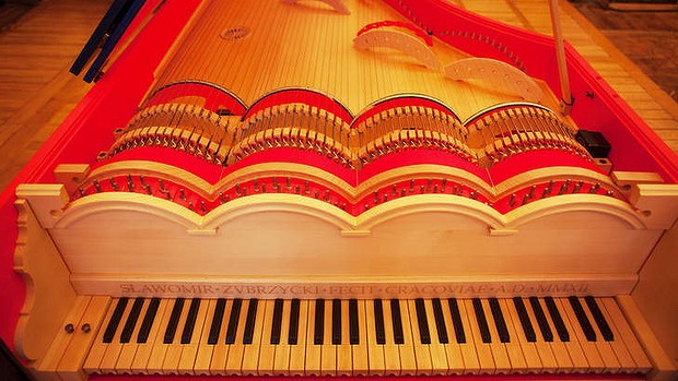 Take A Bow ... строк на альте Organista являются играли так же, как виолончель.