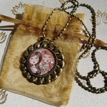 normal_the sisters round vintage pendant.jpg
