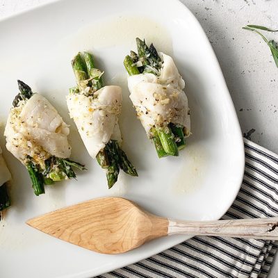 Roulés de filets de sole aux asperges, parmesan et estragon