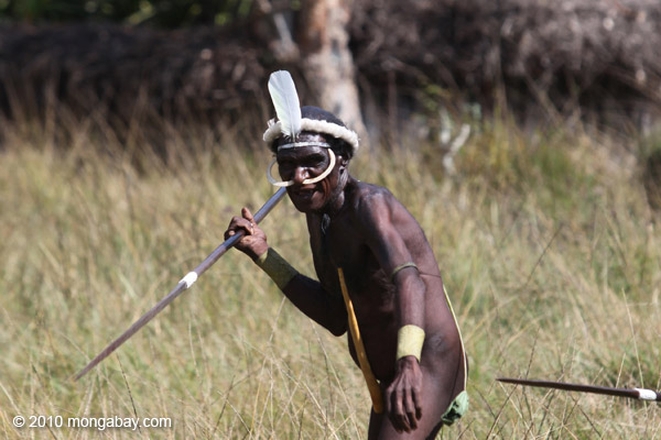 Dani men in ceremonial battle