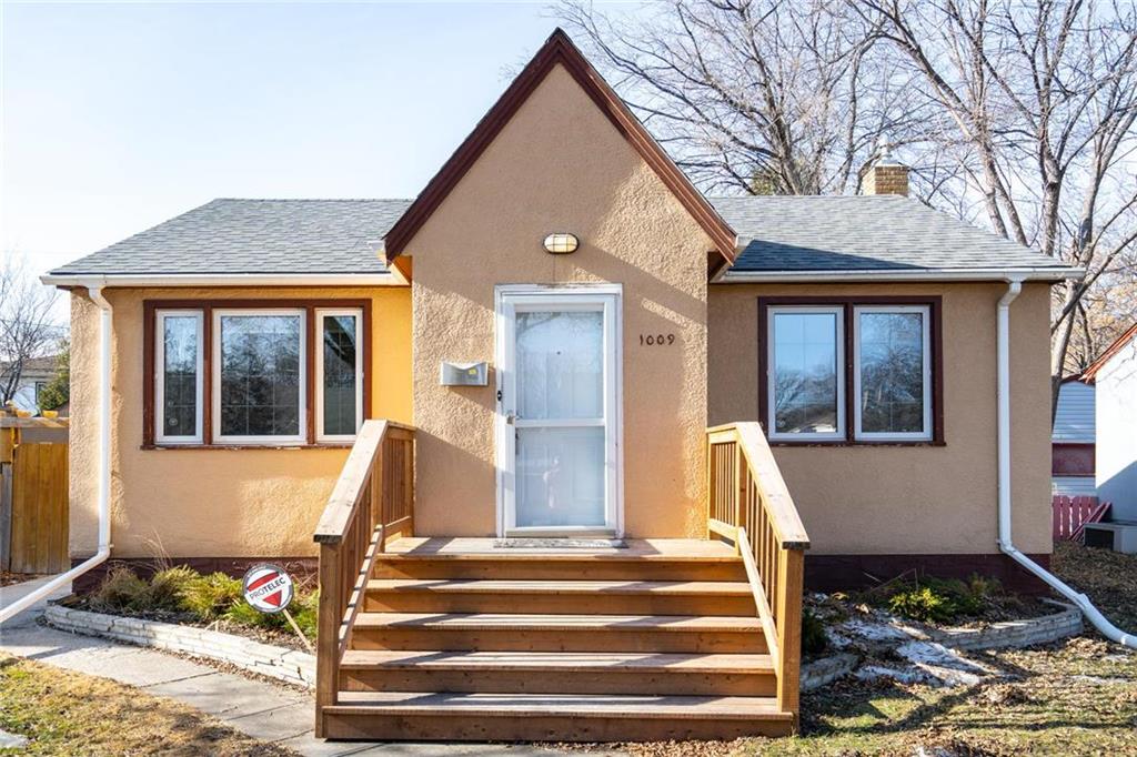 FEATURED LISTING: 1009 Fleet Avenue Winnipeg