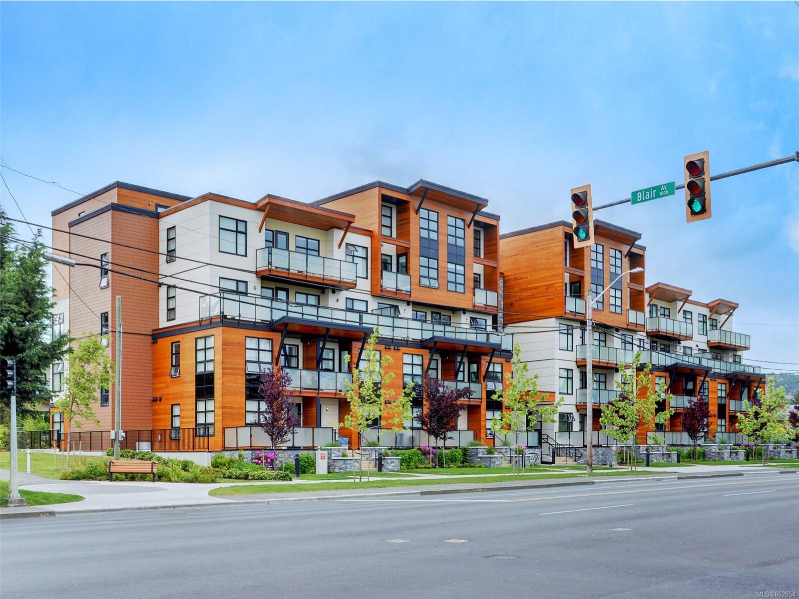 FEATURED LISTING: 405 - 4000 Shelbourne St
