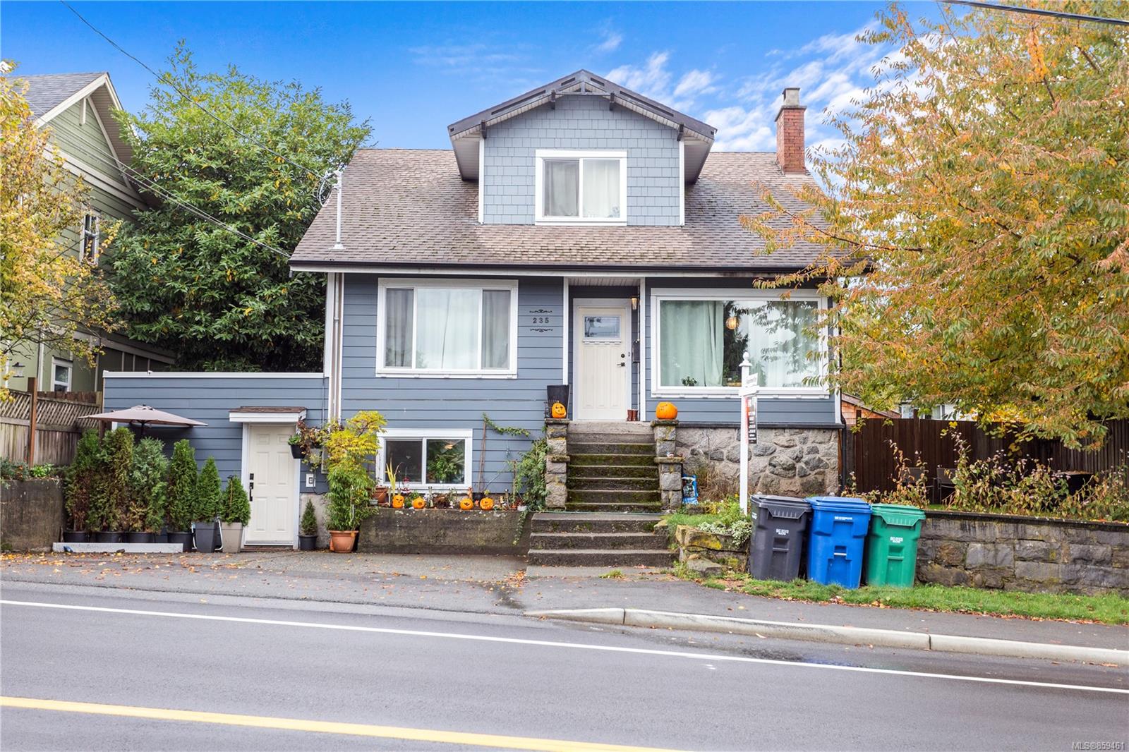 FEATURED LISTING: 235 Pine St Northeast