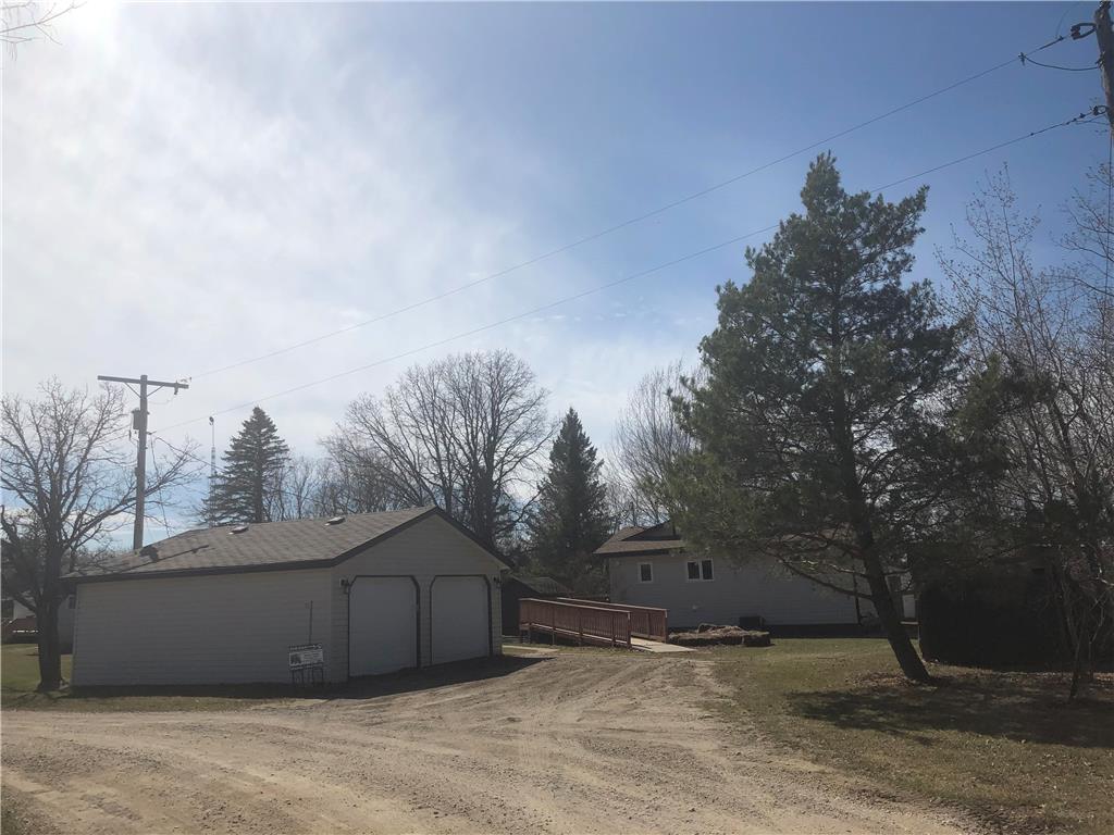 FEATURED LISTING: 122 Riverland Road Lac Du Bonnet RM