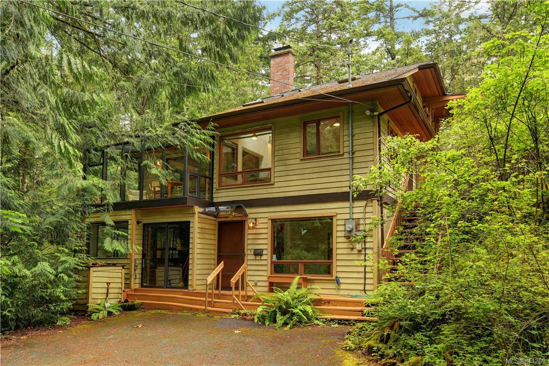FEATURED LISTING: 270 Trevlac Pl Saanich
