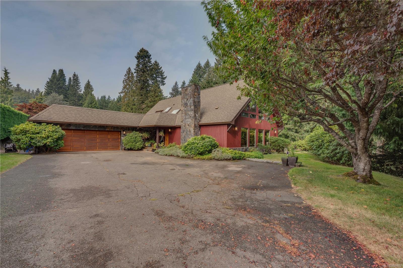 FEATURED LISTING: 781 Red Oak Dr