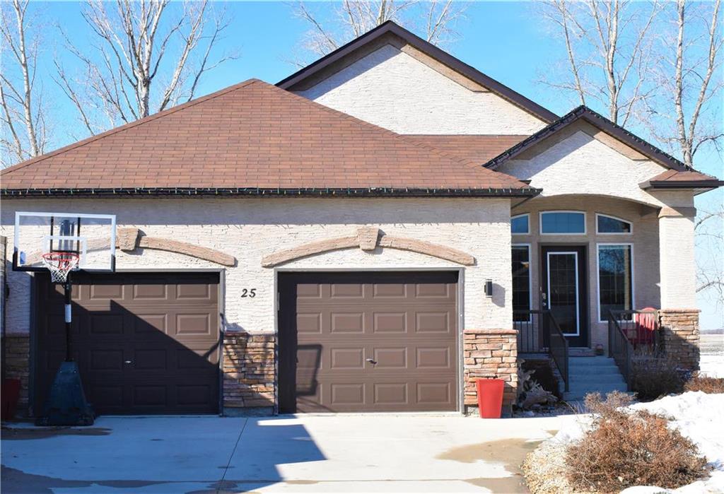 FEATURED LISTING: 25 Rossmere Crescent Stonewall