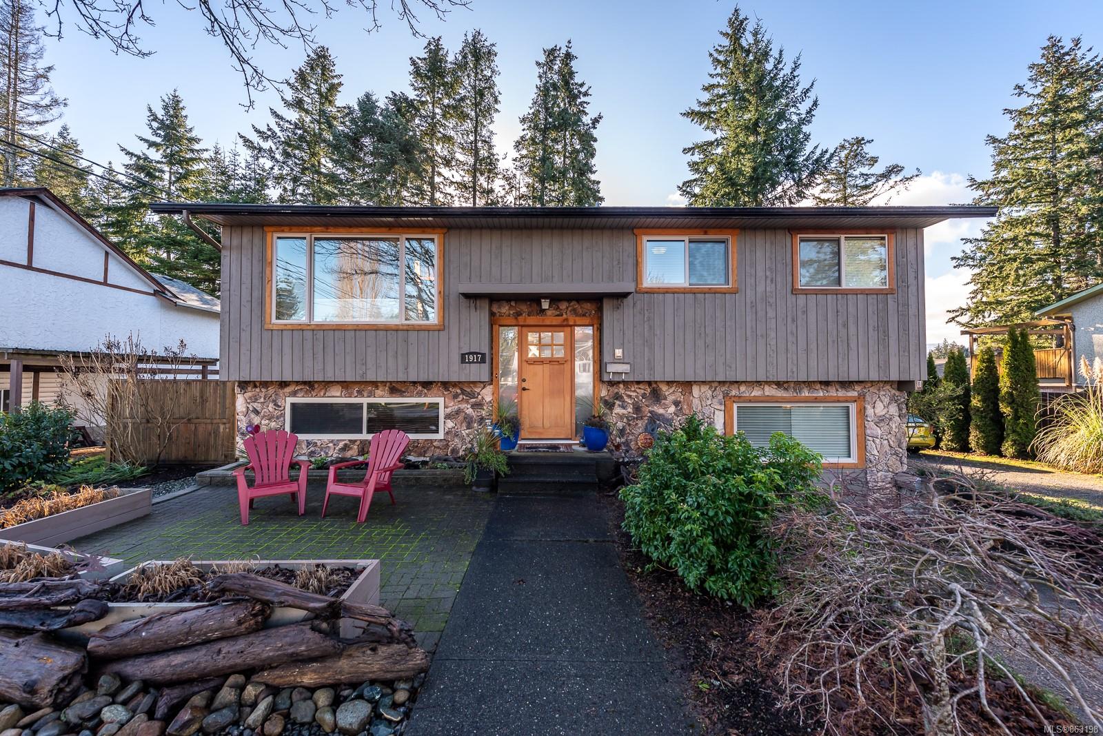 FEATURED LISTING: 1917 Cougar Cres