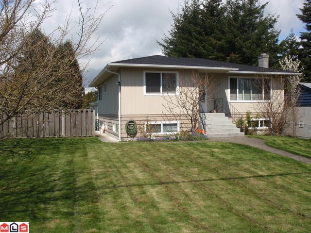 Main Photo: 15655 RUSSELL AV: White Rock House for sale (South Surrey White Rock) : MLS®# F1110511