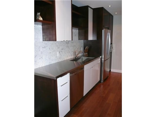 Main Photo: 1575 Balsam in Vancouver: Kitsilano Condo for sale in "Balsam West" (Vancouver West) : MLS®# V846532
