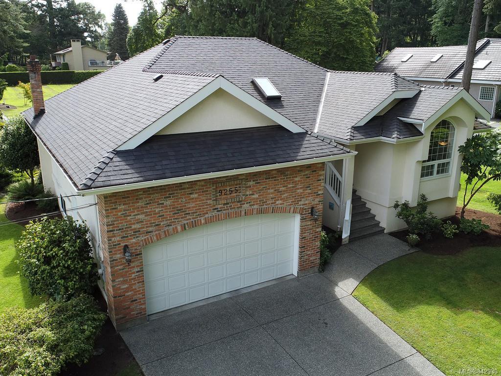 FEATURED LISTING: 9255 Jura Rd North Saanich