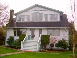 Main Photo: 4847 GILPIN CT in Burnaby: House for sale : MLS(r) # V695934