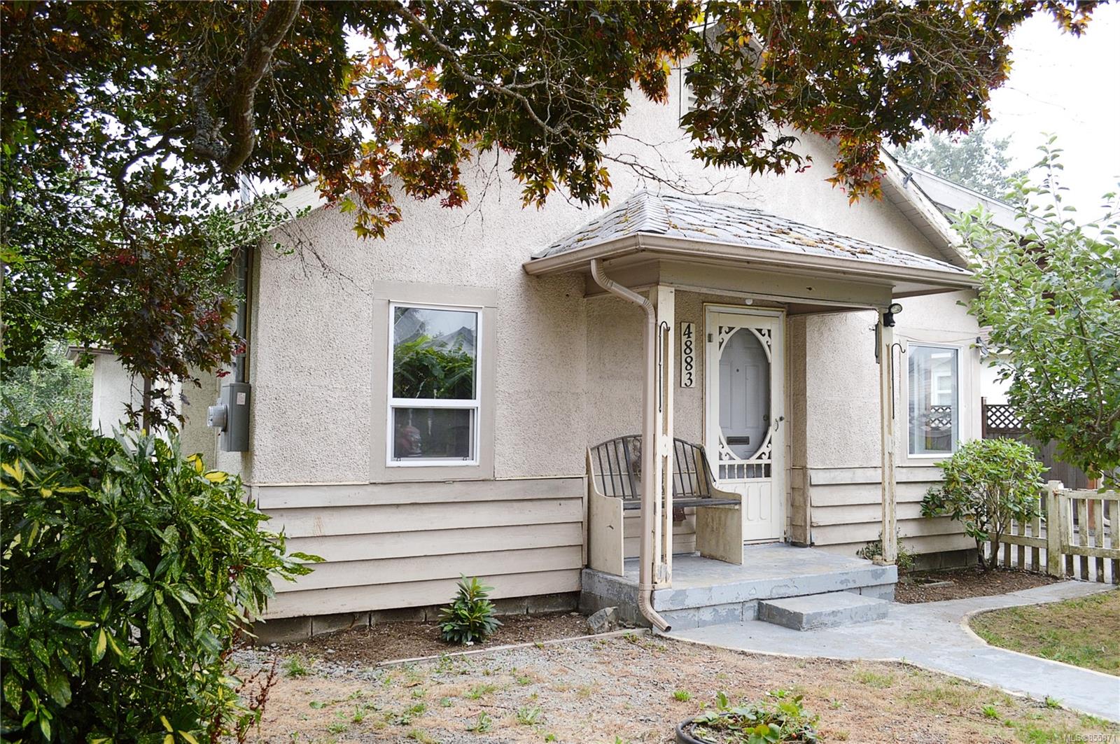 FEATURED LISTING: 4883 Elizabeth St