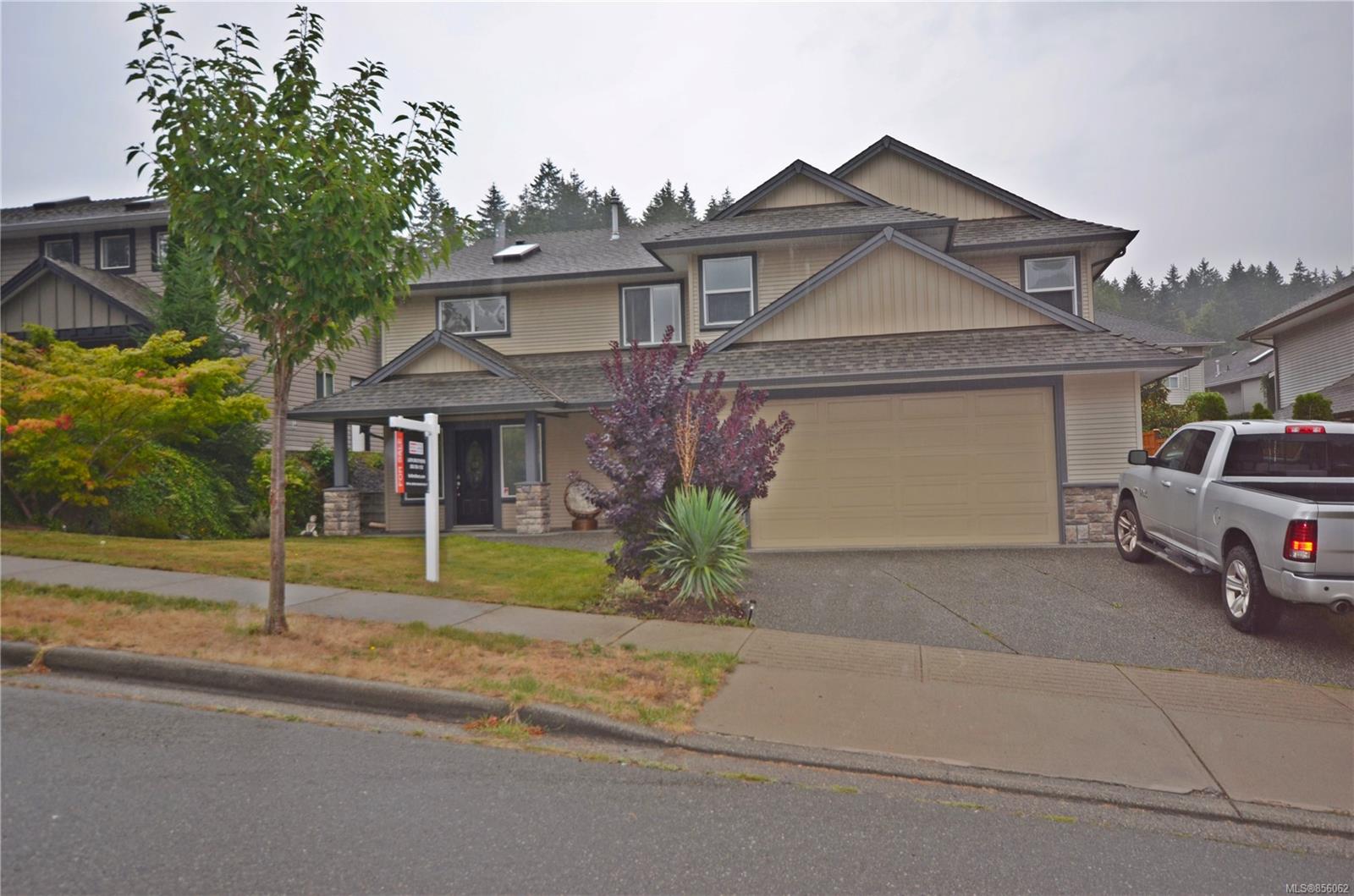 FEATURED LISTING: 3208 Willowmere Cres