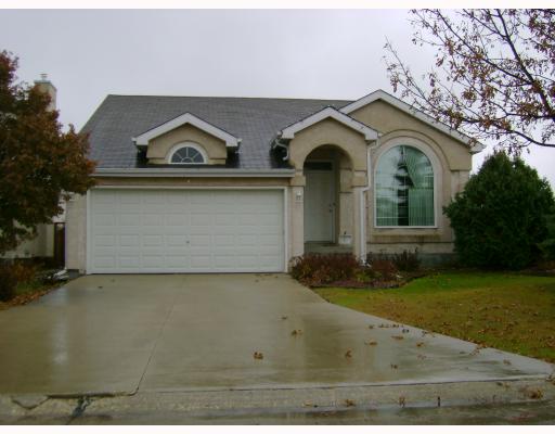 Main Photo: 4 BLACKWOOD Bay in WINNIPEG: Fort Garry / Whyte Ridge / St Norbert Residential for sale (South Winnipeg) : MLS®# 2919843