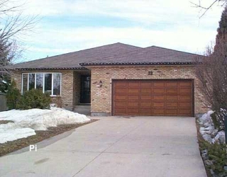 Main Photo: 22 SANDSTONE Place in WINNIPEG: Fort Garry / Whyte Ridge / St Norbert Single Family Detached for sale (South Winnipeg)  : MLS(r) # 2704125