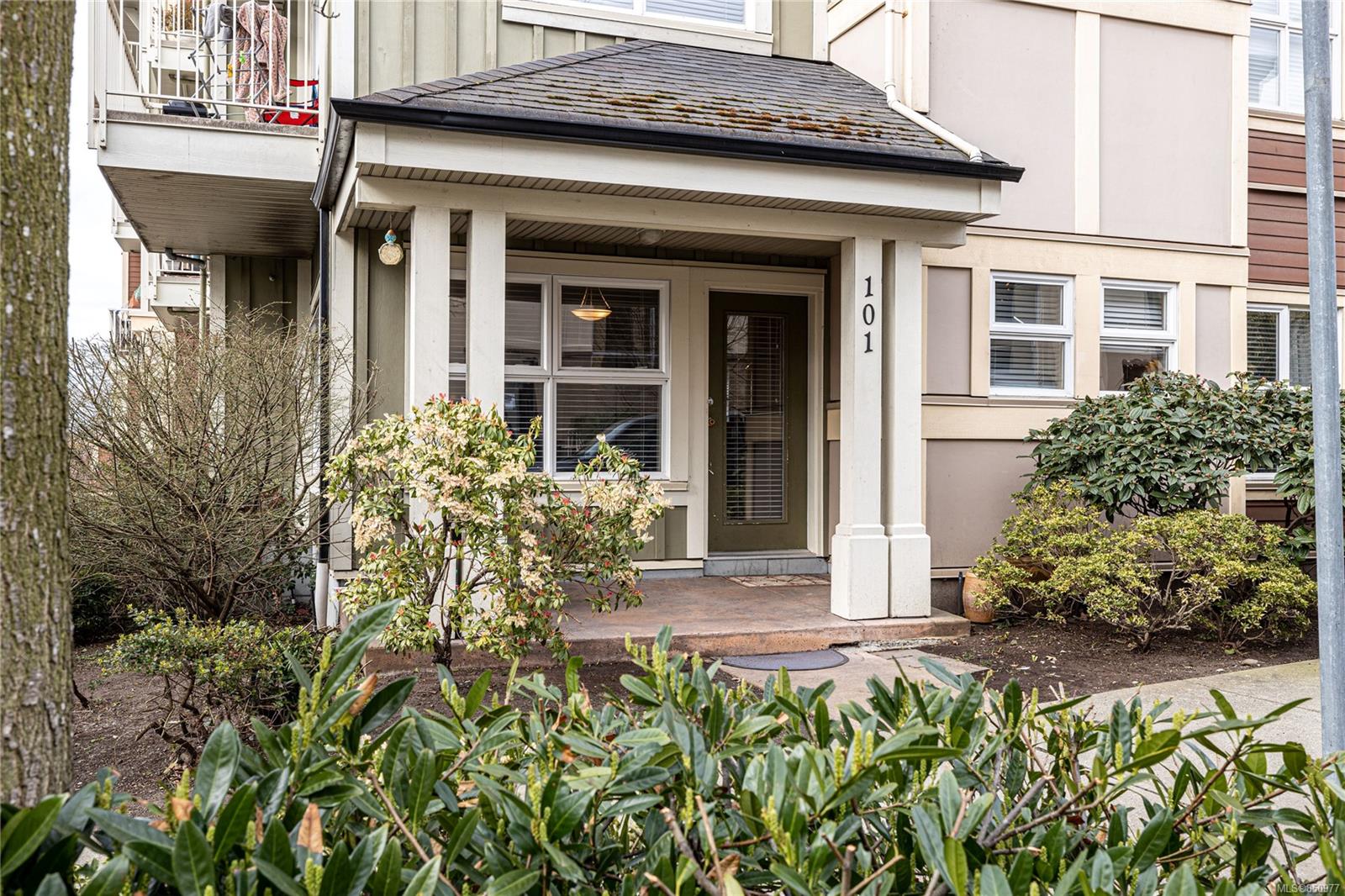 FEATURED LISTING: 101 - 870 Short St