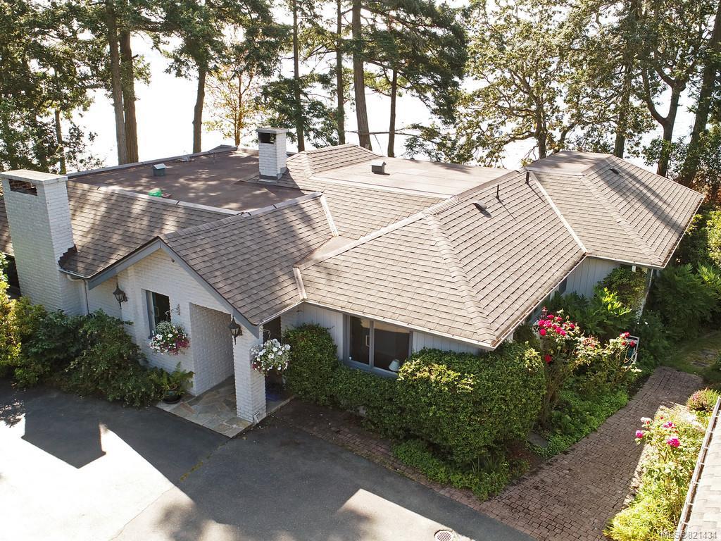 FEATURED LISTING: 825 Towner Park Rd North Saanich