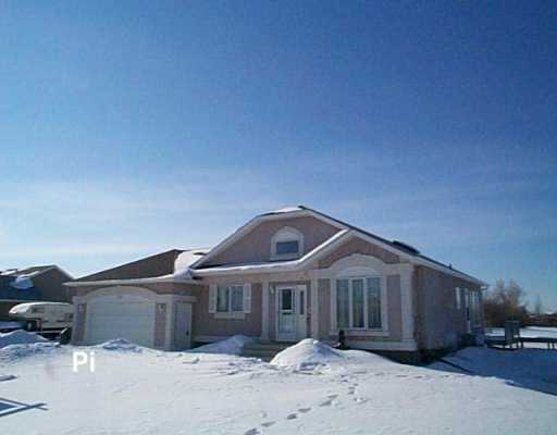 Main Photo: 730 KNOWLES Avenue in Winnipeg: North Kildonan Single Family Detached for sale (North East Winnipeg) : MLS®# 2603327