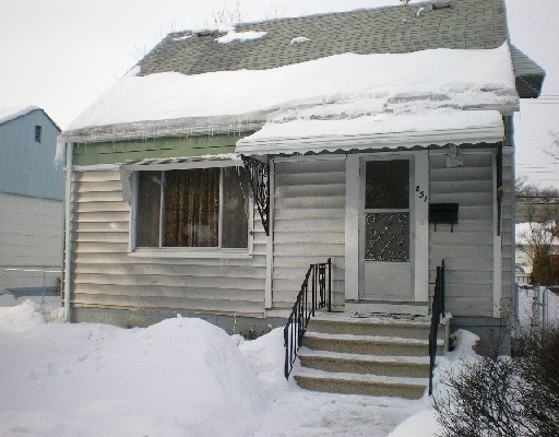 Main Photo: 851 W Ebby Avenue in Winnipeg: Single Family Detached for sale (Fort Rouge/Crescentwood/Riverview
South West Winnipeg
Winnipeg
Winnipeg and Area
Manitoba)  : MLS(r) # 2901739