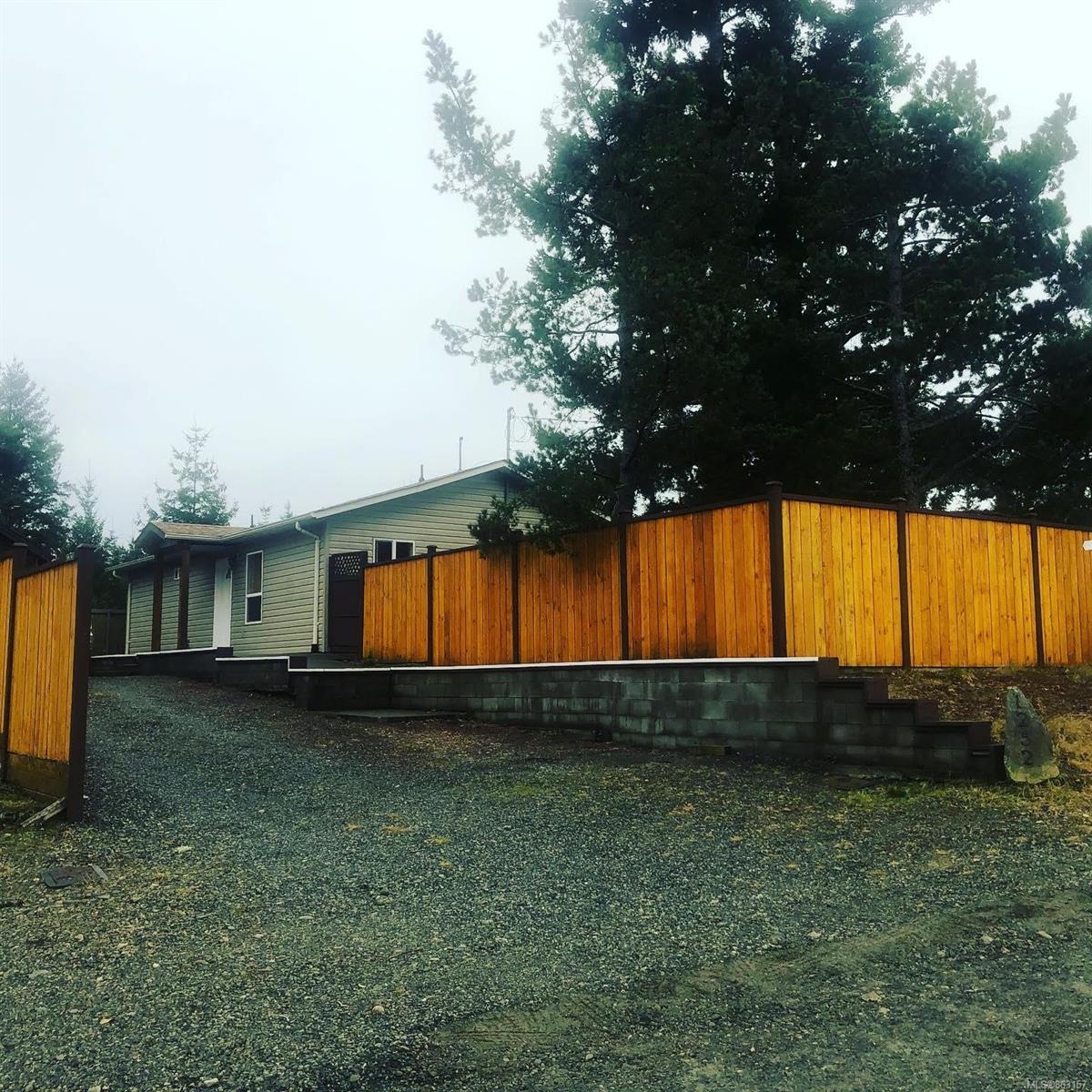 FEATURED LISTING: 1252 Westurne Heights Rd