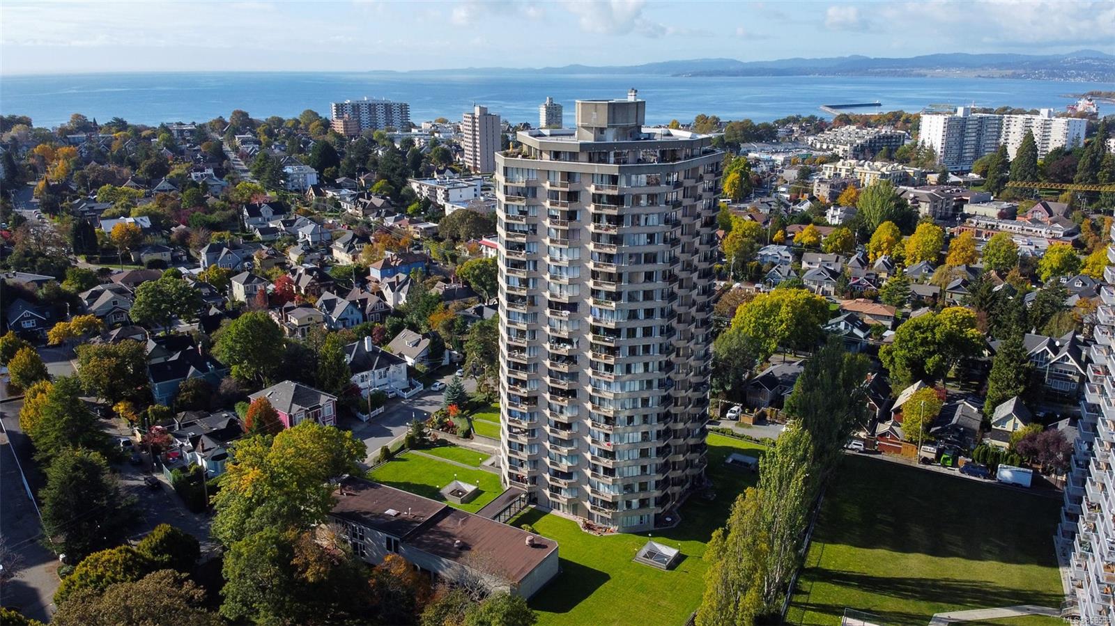 FEATURED LISTING: 1607 - 620 Toronto St