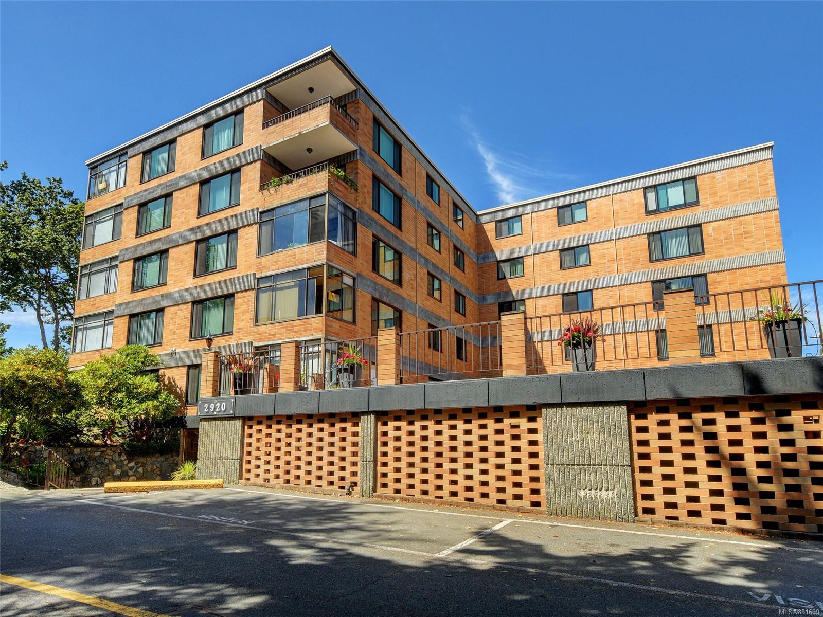 FEATURED LISTING: 401 - 2920 Cook St