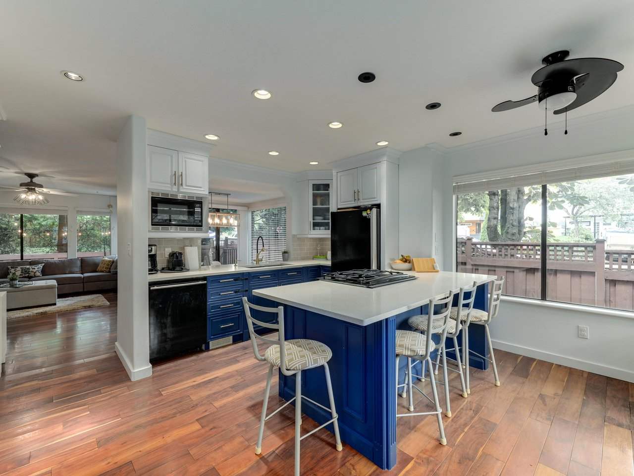 FEATURED LISTING: 4865 FERNGLEN Drive Burnaby