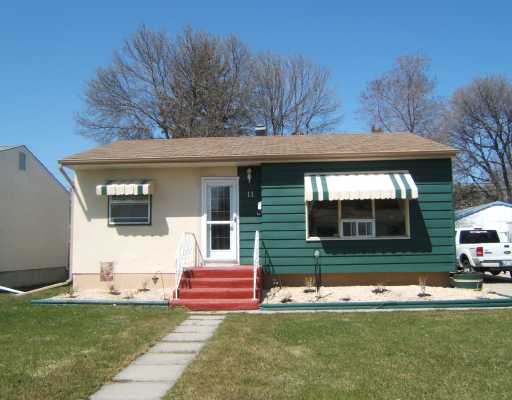 FEATURED LISTING: 11 APPLEWOOD Bay WINNIPEG