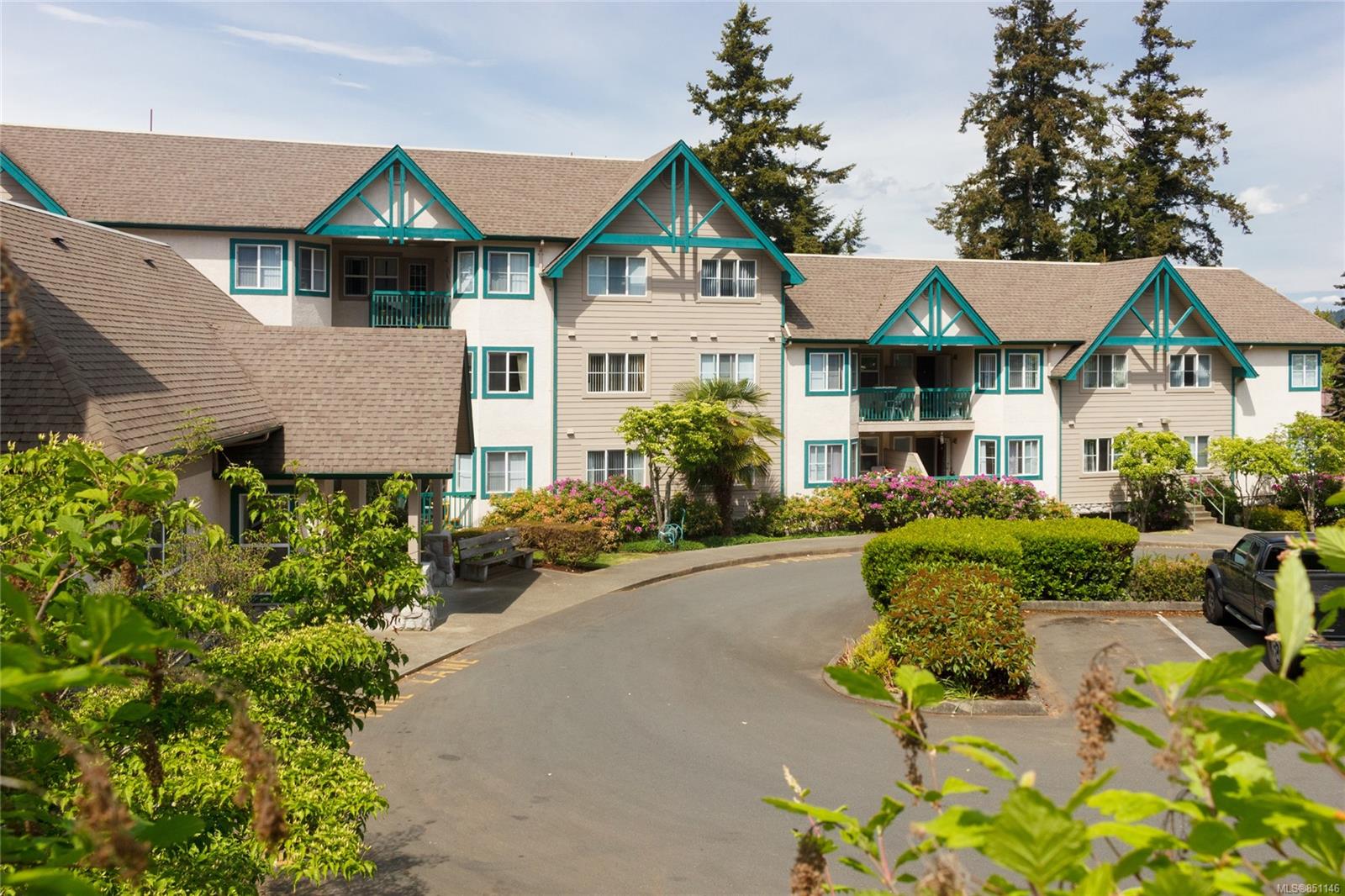 FEATURED LISTING: 309 - 290 Island Hwy